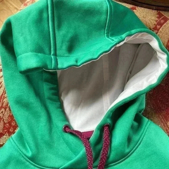 Women’s Under armor semi fitted hoodie! - Picture 5 of 7